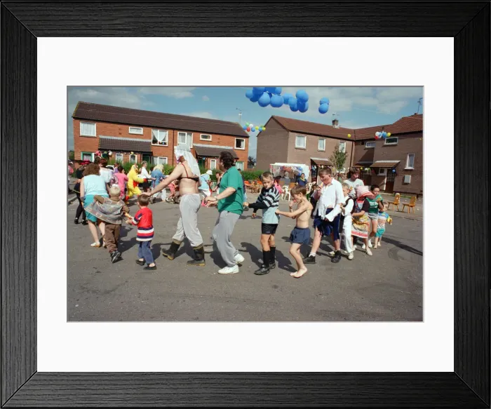 Framed Print : Cardiff Big Weekend - August 1994. Picture shows friends Framed Print : Cardiff Big Weekend - August 1994. Picture shows friends