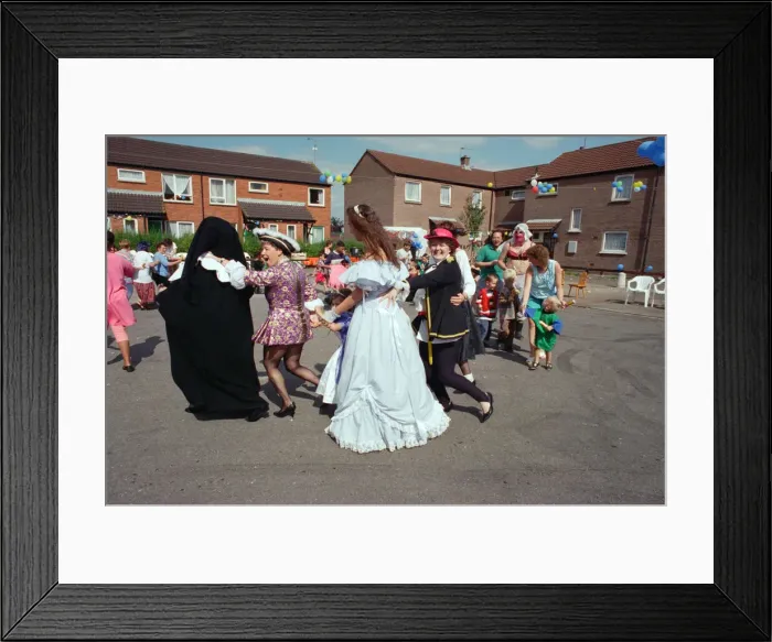 Framed Print : Cardiff Big Weekend - August 1994. Picture shows friends Framed Print : Cardiff Big Weekend - August 1994. Picture shows friends