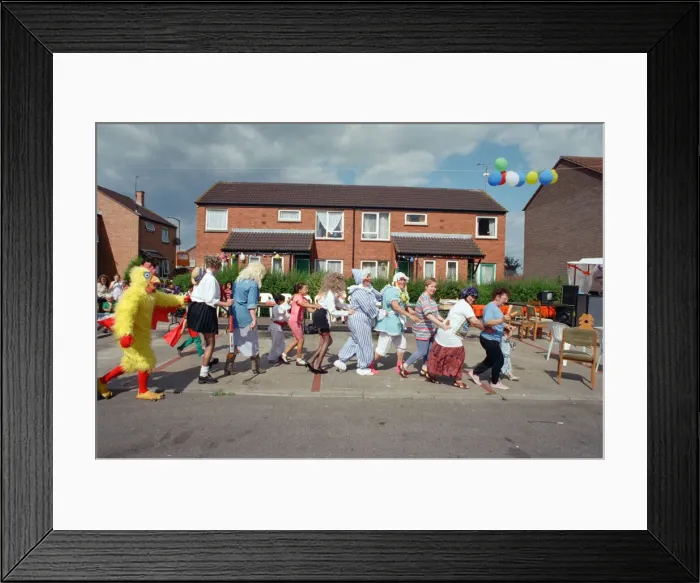 Framed Print : Cardiff Big Weekend - August 1994. Picture shows friends Framed Print : Cardiff Big Weekend - August 1994. Picture shows friends