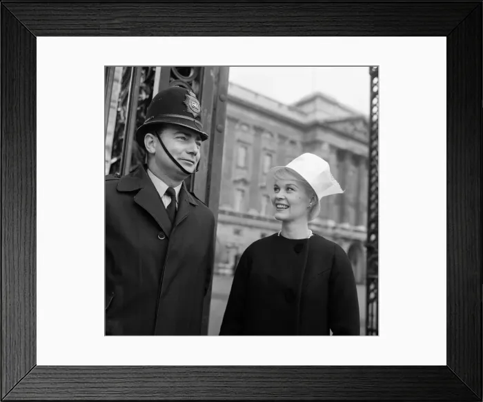 Framed Print : When pink Dorothy Provine arrived in London today she wanted to see the town Framed Print : When pink Dorothy Provine arrived in London today she wanted to see the town
