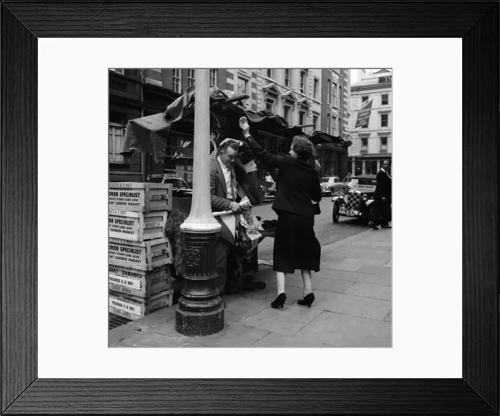 Framed Print : A decorated barrow boys stall on the eve of his wedding, outside Charing Cross Station Framed Print : A decorated barrow boys stall on the eve of his wedding, outside Charing Cross Station