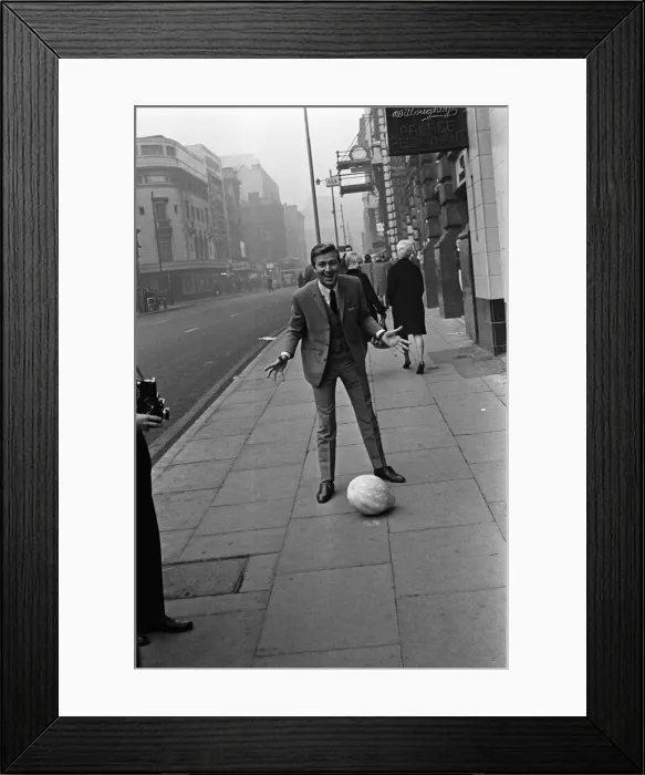 Framed Print : Des O Connor, currently in the chart with Careless Hands Framed Print : Des O Connor, currently in the chart with Careless Hands