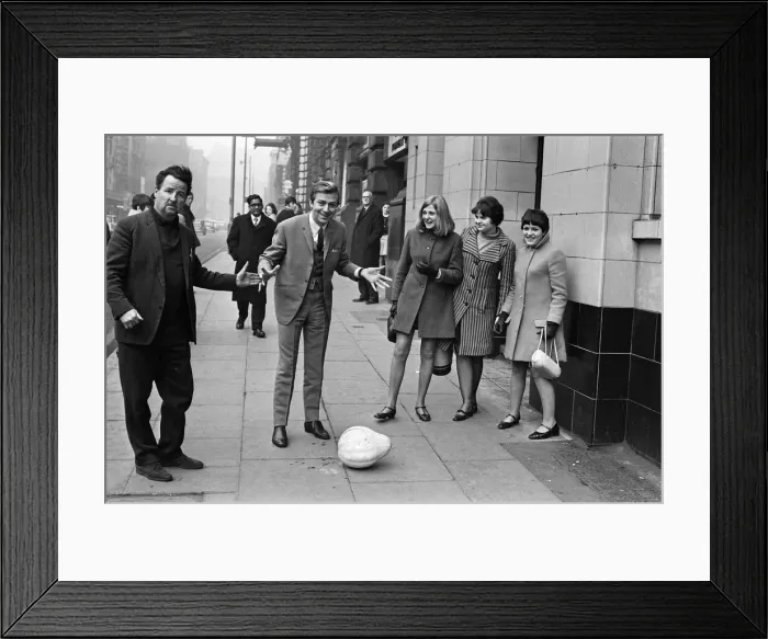 Framed Print : Des O Connor, currently in the chart with Careless Hands Framed Print : Des O Connor, currently in the chart with Careless Hands