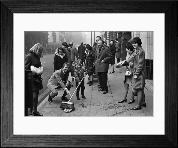 Framed Print : Des O Connor, currently in the chart with Careless Hands