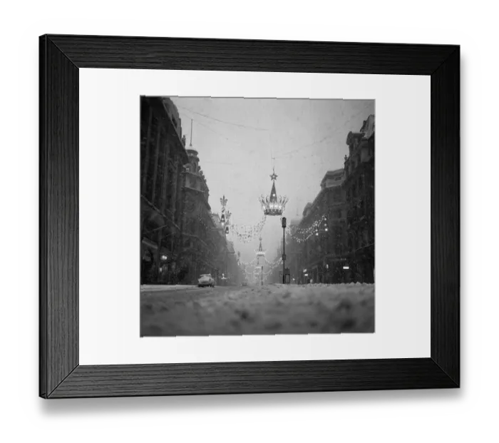 Framed Print : The heavy snowfall on New Years Eve leave Londons Regent Street near deserted of Framed Print : The heavy snowfall on New Years Eve leave Londons Regent Street near deserted of