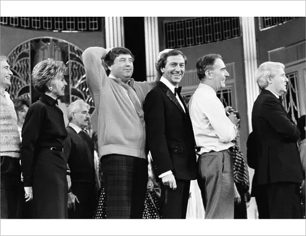 Stars tribute to the late Eric Morecambe. Lulu, Jimmy Tarbuck, Des O Connor