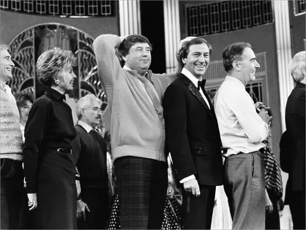 Stars tribute to the late Eric Morecambe. Lulu, Jimmy Tarbuck, Des O Connor
