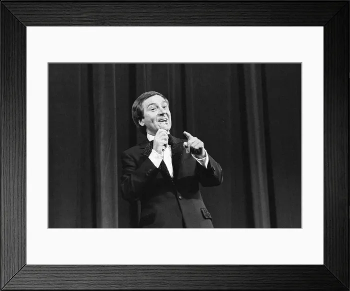 Framed Print : Stars tribute to the late Eric Morecambe. Des O Connor takes the stage Framed Print : Stars tribute to the late Eric Morecambe. Des O Connor takes the stage