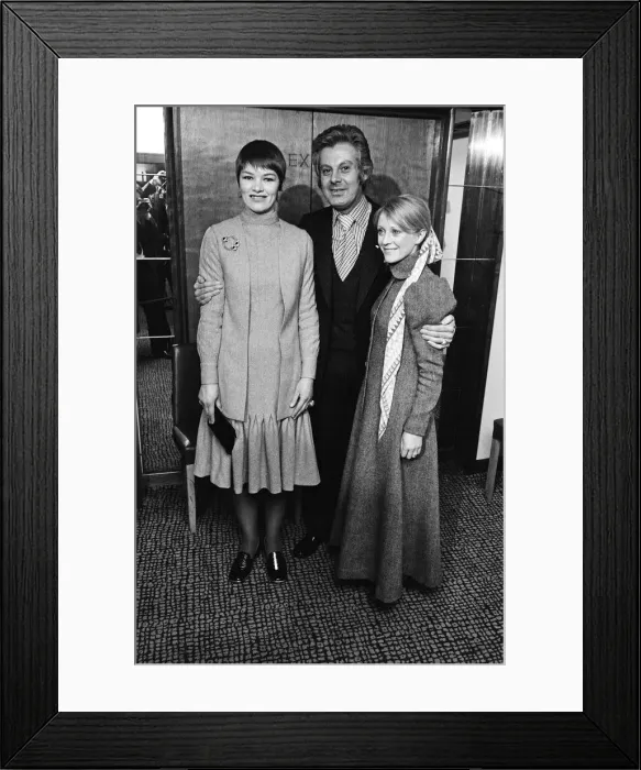 Framed Print : The Variety Club luncheon at the Savoy. Pictured left to right, Glenda Jackson Framed Print : The Variety Club luncheon at the Savoy. Pictured left to right, Glenda Jackson
