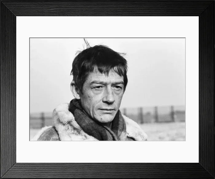 Framed Print : John Hurt, pictured in Germany in 1982. John is in Germany to film Night Crossing Framed Print : John Hurt, pictured in Germany in 1982. John is in Germany to film Night Crossing