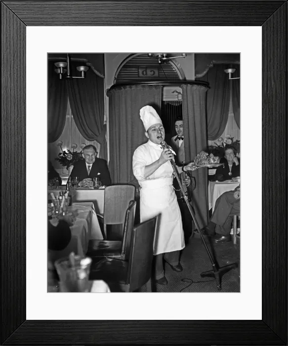 Framed Print : Scenes at Cafe Bleu restaurant in Soho, London. Musicians playing to customers