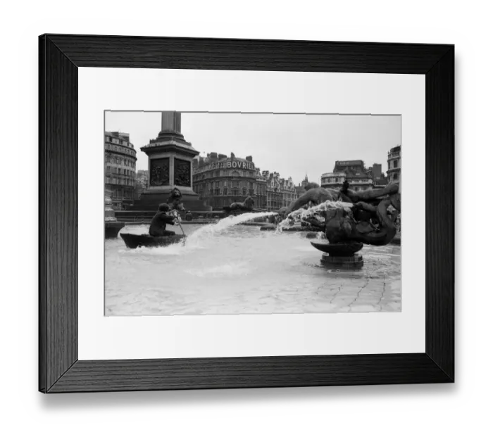 Framed Print : Coracle fishermen in London. One of the fishermen paddles his coracle round Trafalgar Framed Print : Coracle fishermen in London. One of the fishermen paddles his coracle round Trafalgar