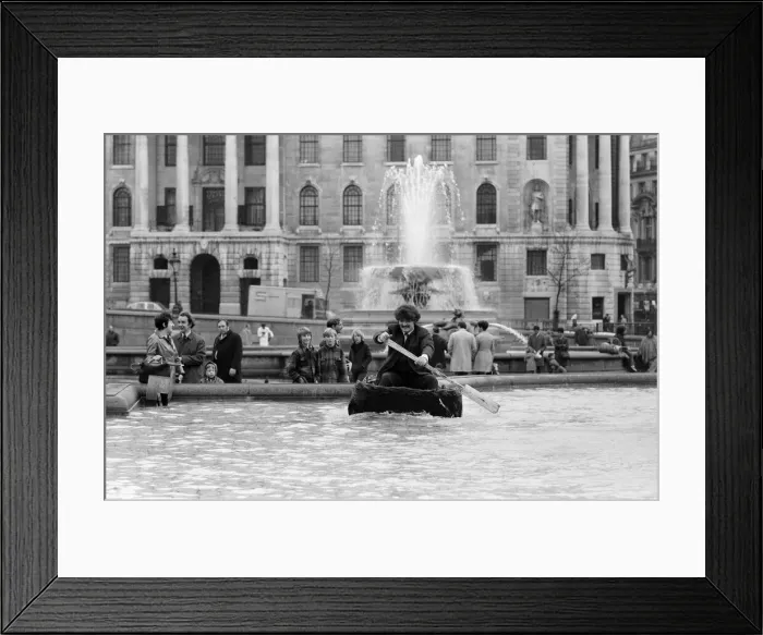 Framed Print : Coracle fishermen in London. One of the fishermen paddles his coracle round Trafalgar Framed Print : Coracle fishermen in London. One of the fishermen paddles his coracle round Trafalgar