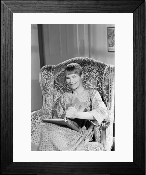Framed Print : Actress Glenda Jackson. 7th August 1981 Framed Print : Actress Glenda Jackson. 7th August 1981