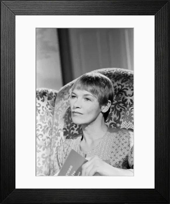 Framed Print : Actress Glenda Jackson. 7th August 1981 Framed Print : Actress Glenda Jackson. 7th August 1981