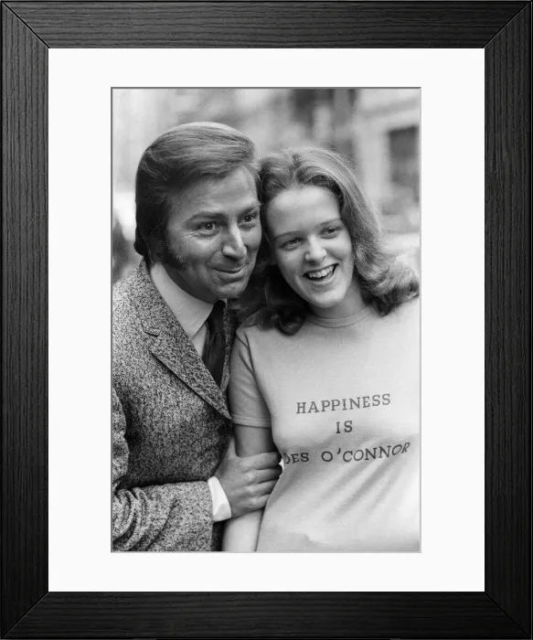 Framed Print : Des O Connor returns to the London Palladium for a four week engagement in the third Framed Print : Des O Connor returns to the London Palladium for a four week engagement in the third