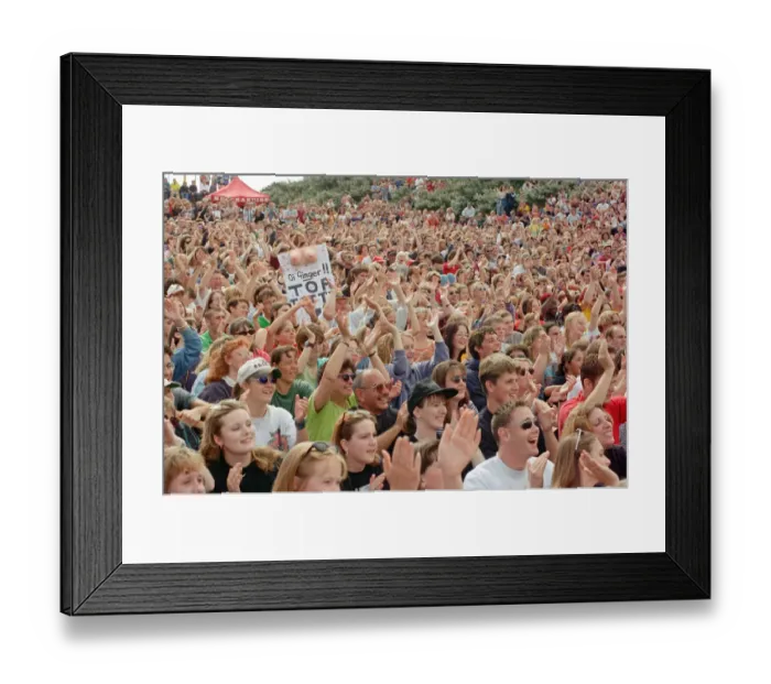 Framed Print : Chris Evans, DJ on Radio One, presents the Radio One Roadshow from Tenby in South Wales