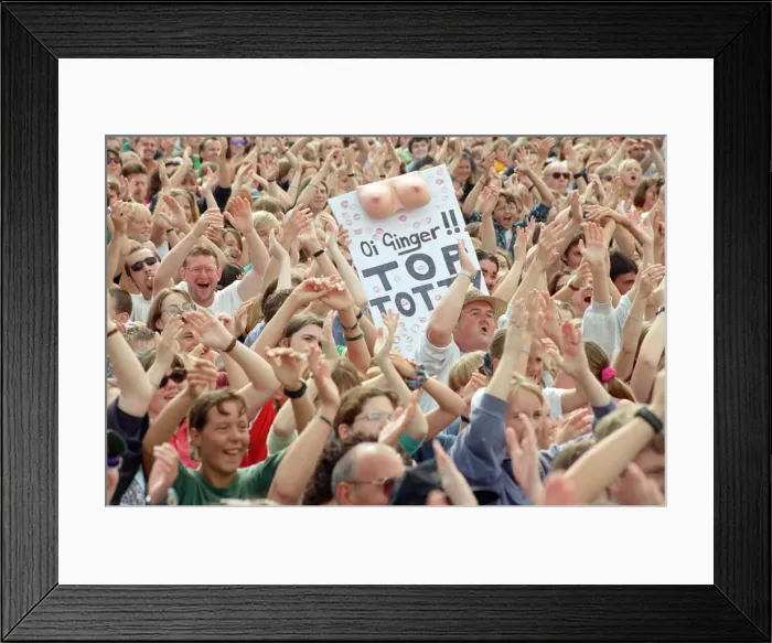 Framed Print : Chris Evans, DJ on Radio One, presents the Radio One Roadshow from Tenby in South Wales