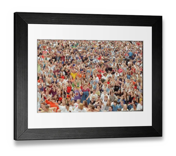 Framed Print : Chris Evans, DJ on Radio One, presents the Radio One Roadshow from Tenby in South Wales