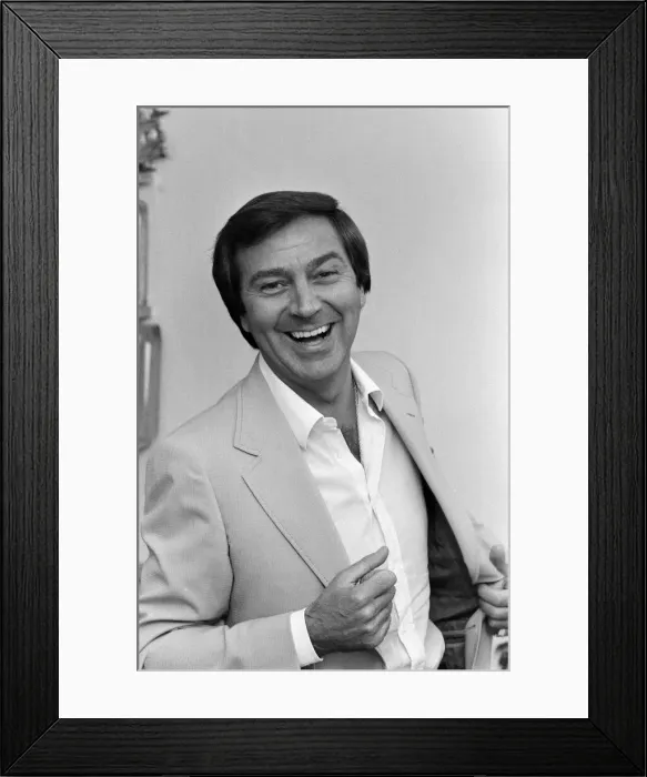 Framed Print : Entertainer Des O Connor. October 1983. Desobit
