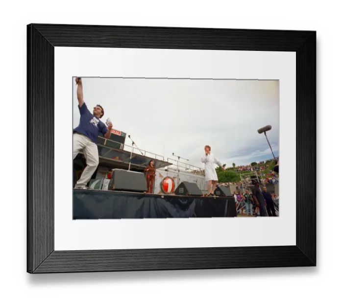Framed Print : Chris Evans, DJ on Radio One, presents the Radio One Roadshow from Tenby in South Wales Framed Print : Chris Evans, DJ on Radio One, presents the Radio One Roadshow from Tenby in South Wales