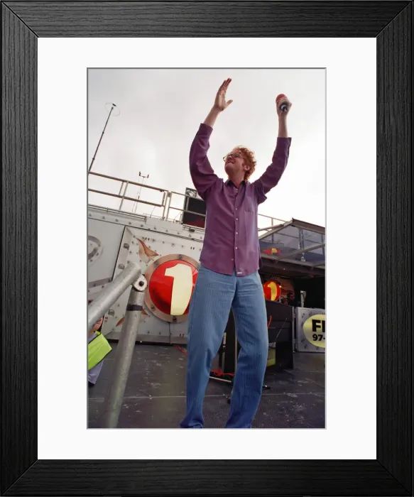Framed Print : Chris Evans, DJ on Radio One, presents the Radio One Roadshow from Tenby in South Wales