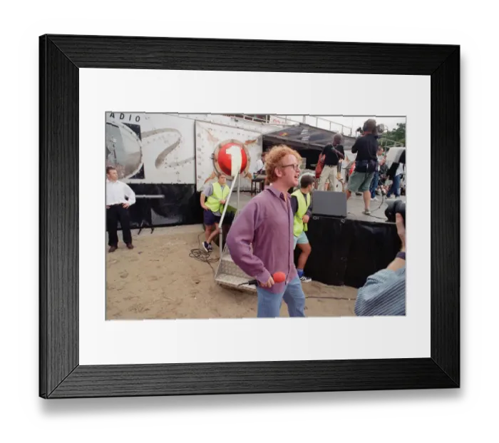 Framed Print : Chris Evans, DJ on Radio One, presents the Radio One Roadshow from Tenby in South Wales