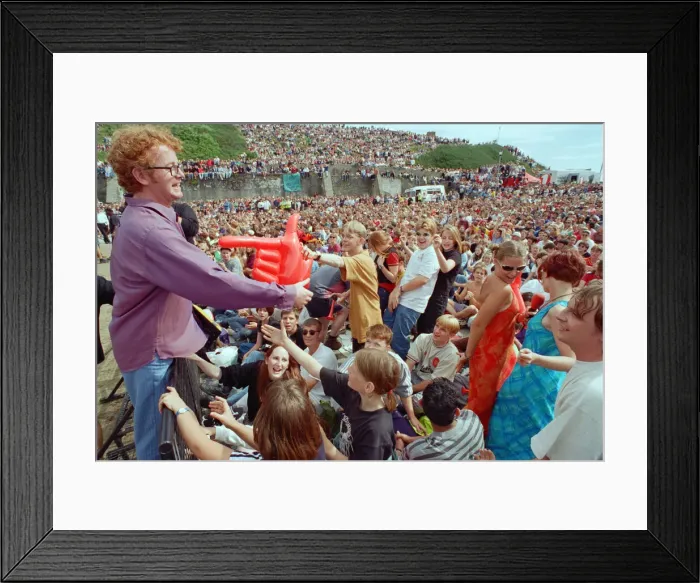 Framed Print : Chris Evans, DJ on Radio One, presents the Radio One Roadshow from Tenby in South Wales Framed Print : Chris Evans, DJ on Radio One, presents the Radio One Roadshow from Tenby in South Wales