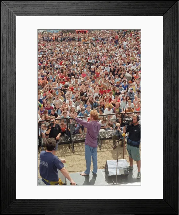 Framed Print : Chris Evans, DJ on Radio One, presents the Radio One Roadshow from Tenby in South Wales