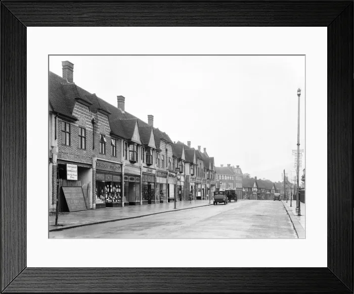 Framed Print : Ruislip High Street, London, 9th December 1932 Framed Print : Ruislip High Street, London, 9th December 1932