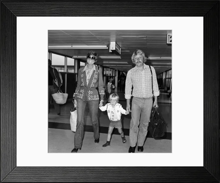 Framed Print : Cilla Black arrives at Heathrow Airport with her husband Bobby Willis Framed Print : Cilla Black arrives at Heathrow Airport with her husband Bobby Willis