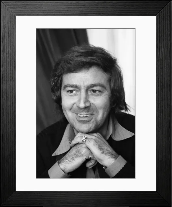 Framed Print : Showbiz personality Des O Connor, interviewed by Stan Sayer at his agents office Framed Print : Showbiz personality Des O Connor, interviewed by Stan Sayer at his agents office