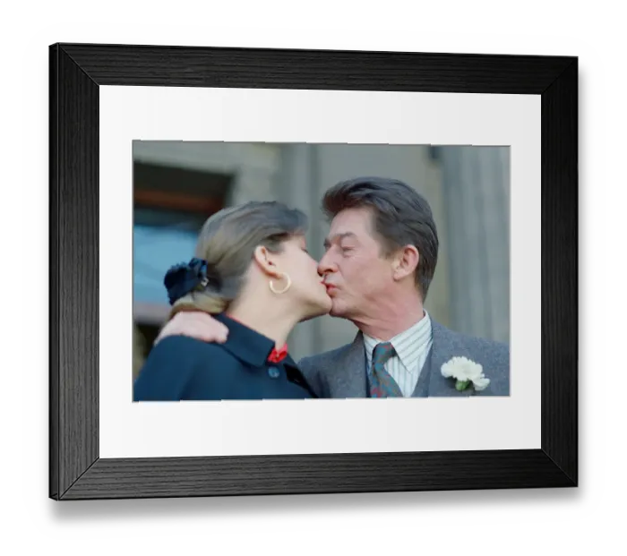 Framed Print : John Hurt marries Jo Dalton at Marylebone Town Hall in London Framed Print : John Hurt marries Jo Dalton at Marylebone Town Hall in London
