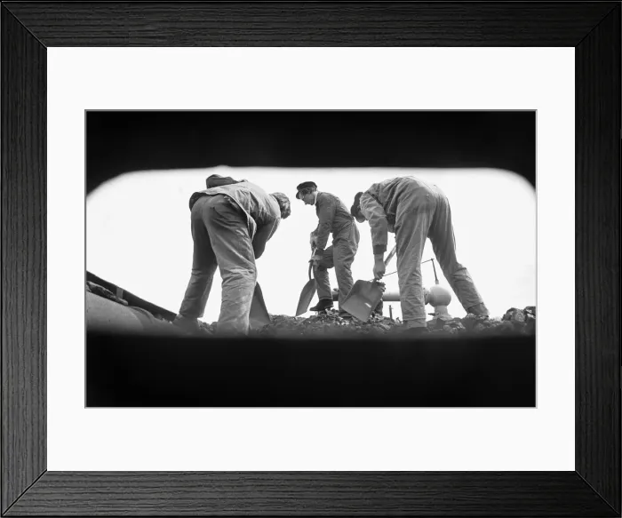 Framed Print : The crew of The Flying Scotsman re-coaling the engine following her journey from Tyseley Framed Print : The crew of The Flying Scotsman re-coaling the engine following her journey from Tyseley