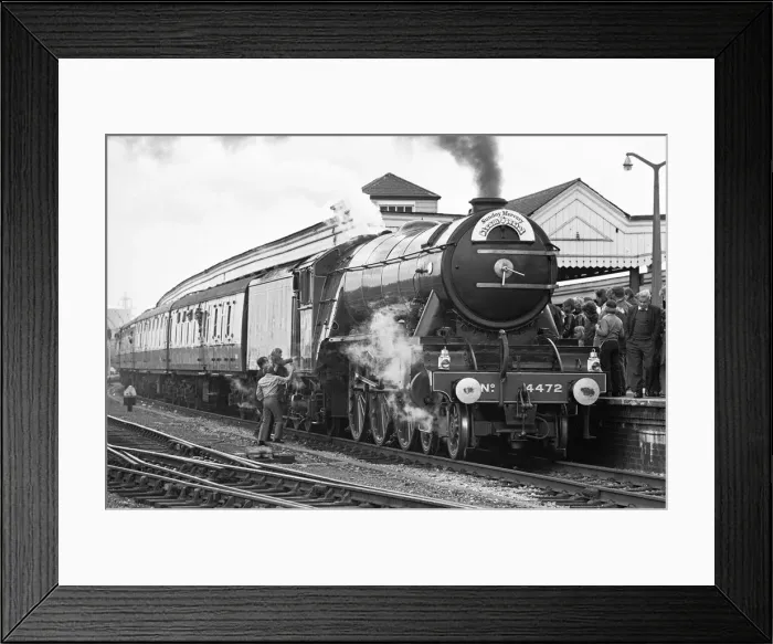 Framed Print : The Flying Scotsman arriving at Didcot, Oxfordshire, 15th June 1974 Gentle giant