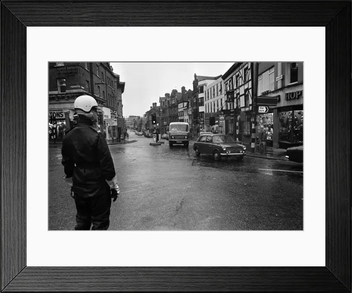 Framed Print : Street scenes, Broad Street and Friar Street, Reading, Berkshire. November 1970 Framed Print : Street scenes, Broad Street and Friar Street, Reading, Berkshire. November 1970