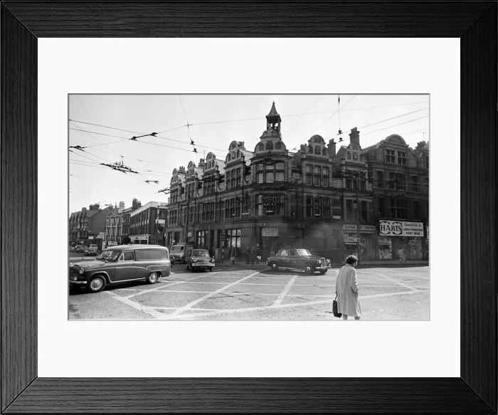 Framed Print : The White Hart Hotel in Reading, Berkshire. 23rd April 1968 Framed Print : The White Hart Hotel in Reading, Berkshire. 23rd April 1968