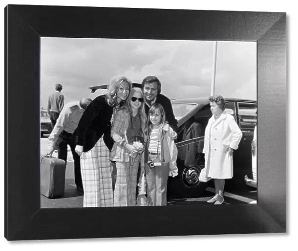 Des O Connor with his wife Gillian and daughters Tracy and Samantha at the airport