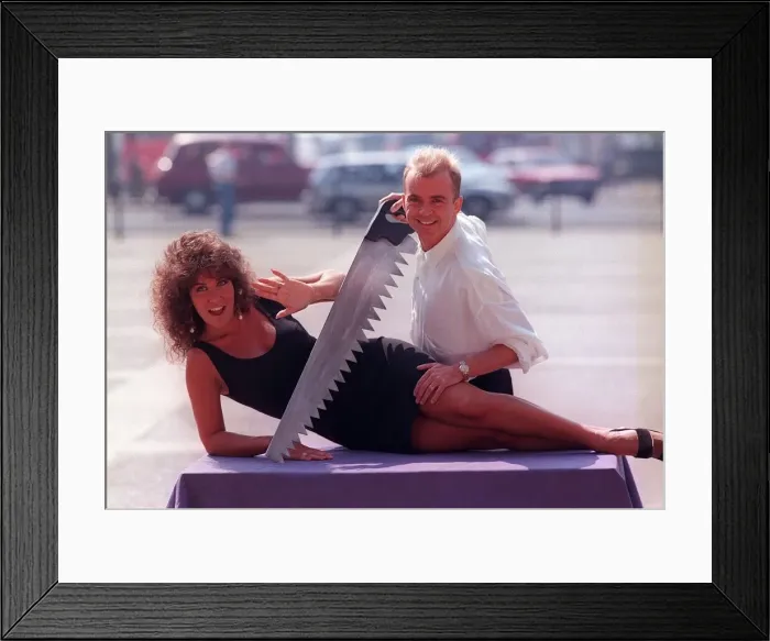 Framed Print : Wayne Dobson magician and Linda Lusardi 1990 ex-glamour model Framed Print : Wayne Dobson magician and Linda Lusardi 1990 ex-glamour model