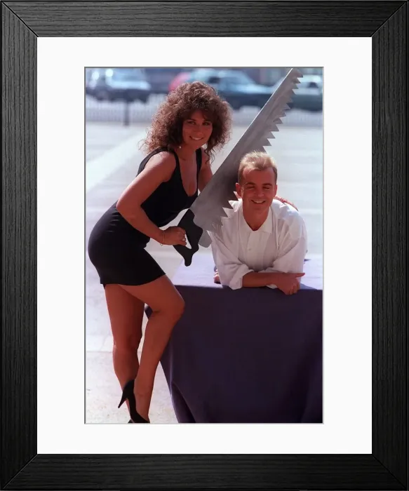 Framed Print : Wayne Dobson magician and Linda Lusardi 1990 ex-glamour model Framed Print : Wayne Dobson magician and Linda Lusardi 1990 ex-glamour model