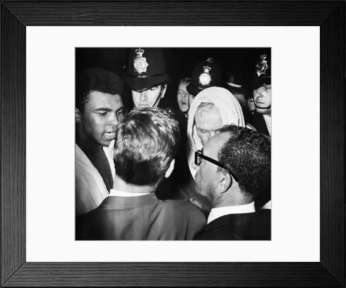 Framed Print : World heavyweight title fight between American champion Cassius Clay Framed Print : World heavyweight title fight between American champion Cassius Clay