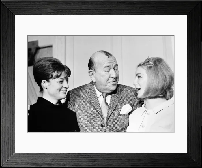 Framed Print : Noel Coward Reception for cast members in Manchester where he celebrates two Framed Print : Noel Coward Reception for cast members in Manchester where he celebrates two