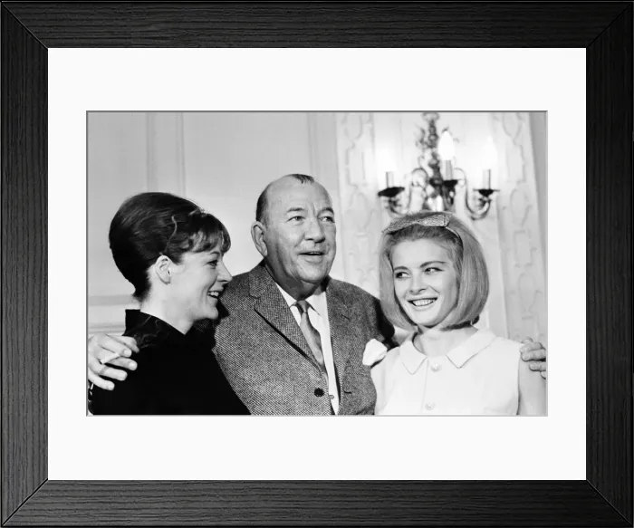 Framed Print : Noel Coward Reception for cast members in Manchester where he celebrates two