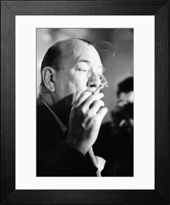 Framed Print : Noel Coward Reception for cast members in Manchester where he celebrates two