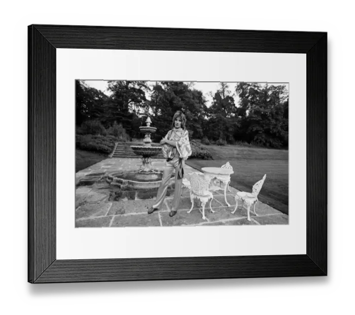 Framed Print : Rod Stewart in the garden of his home at Windsor, Berkshire. 15th August 1973 Framed Print : Rod Stewart in the garden of his home at Windsor, Berkshire. 15th August 1973