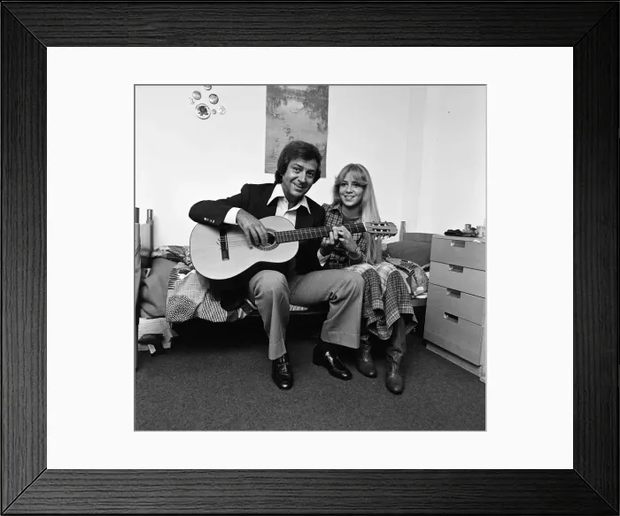 Framed Print : Des O Connor playing guitar at home with his daughters. Tracy 7th February 1978 Framed Print : Des O Connor playing guitar at home with his daughters. Tracy 7th February 1978