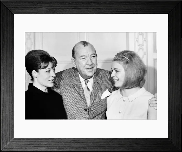 Framed Print : Noel Coward Reception for cast members in Manchester where he celebrates two Framed Print : Noel Coward Reception for cast members in Manchester where he celebrates two