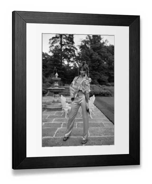 Framed Print : Rod Stewart in the garden of his home at Windsor, Berkshire. 15th August 1973