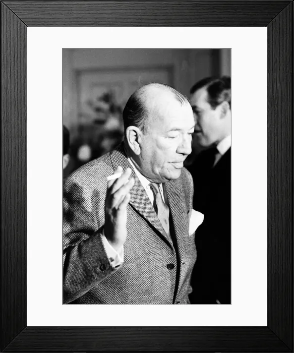 Framed Print : Noel Coward Reception for cast members in Manchester where he celebrates two Framed Print : Noel Coward Reception for cast members in Manchester where he celebrates two