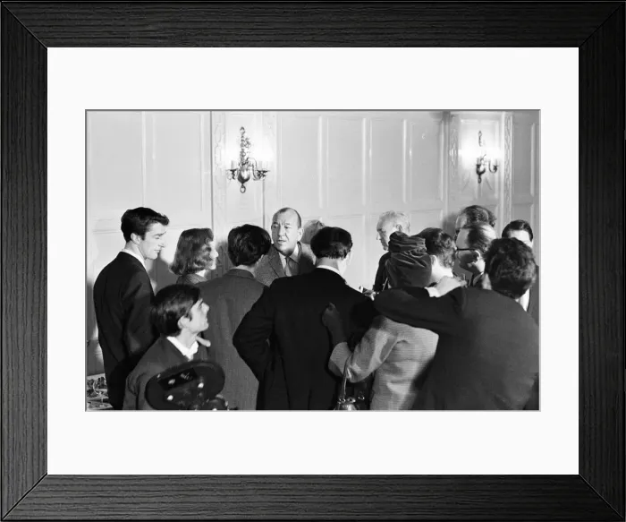 Framed Print : Noel Coward Reception for cast members in Manchester where he celebrates two Framed Print : Noel Coward Reception for cast members in Manchester where he celebrates two